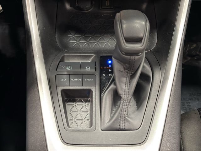 Used 2022 Toyota RAV4 LE FWD image 29
