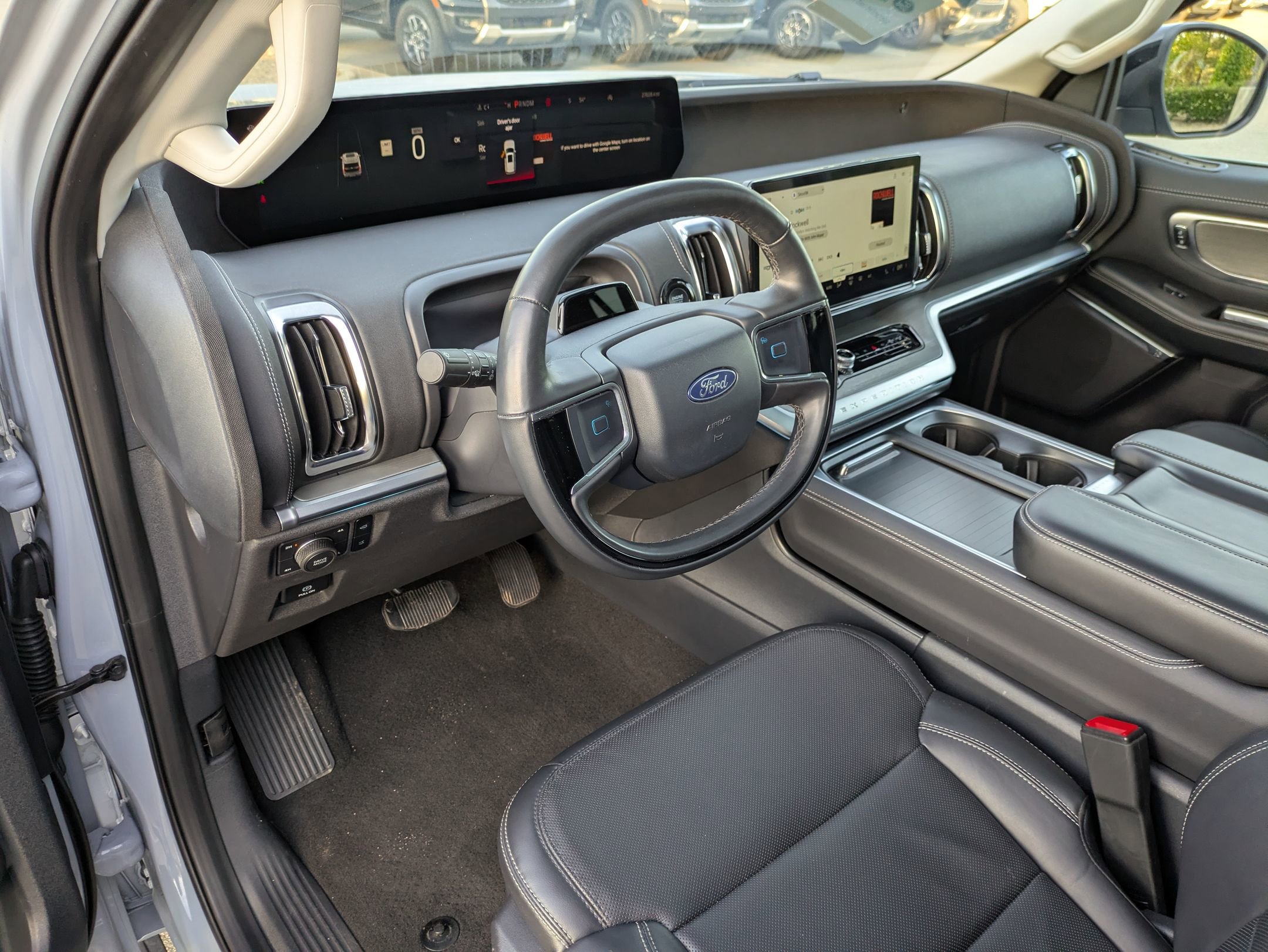 Certified 2025 Ford Expedition Platinum w/ Driver's Package AWD/4WD image 14