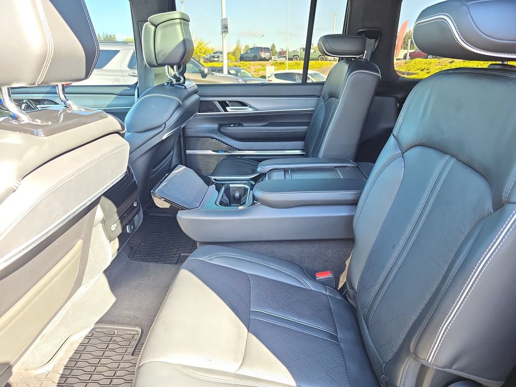 Used 2022 Jeep Grand Wagoneer Series II AWD/4WD image 10