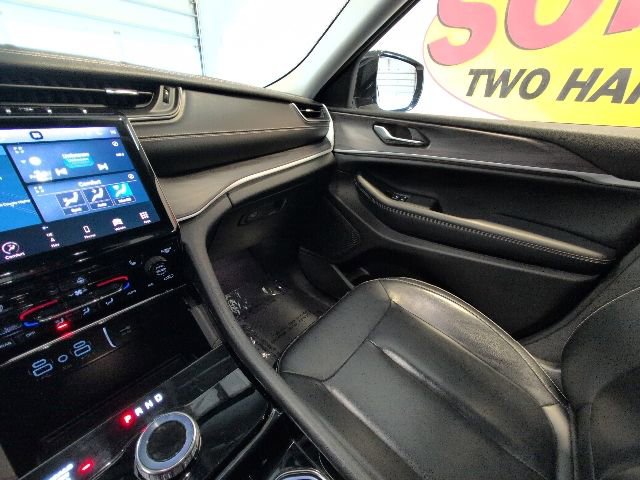 Used 2023 Jeep Grand Cherokee Limited AWD/4WD image 28