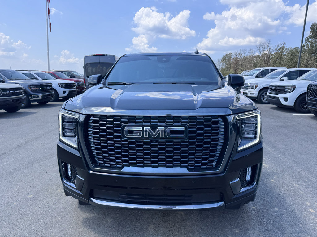 Used 2023 GMC Yukon Denali Ultimate AWD/4WD image 2