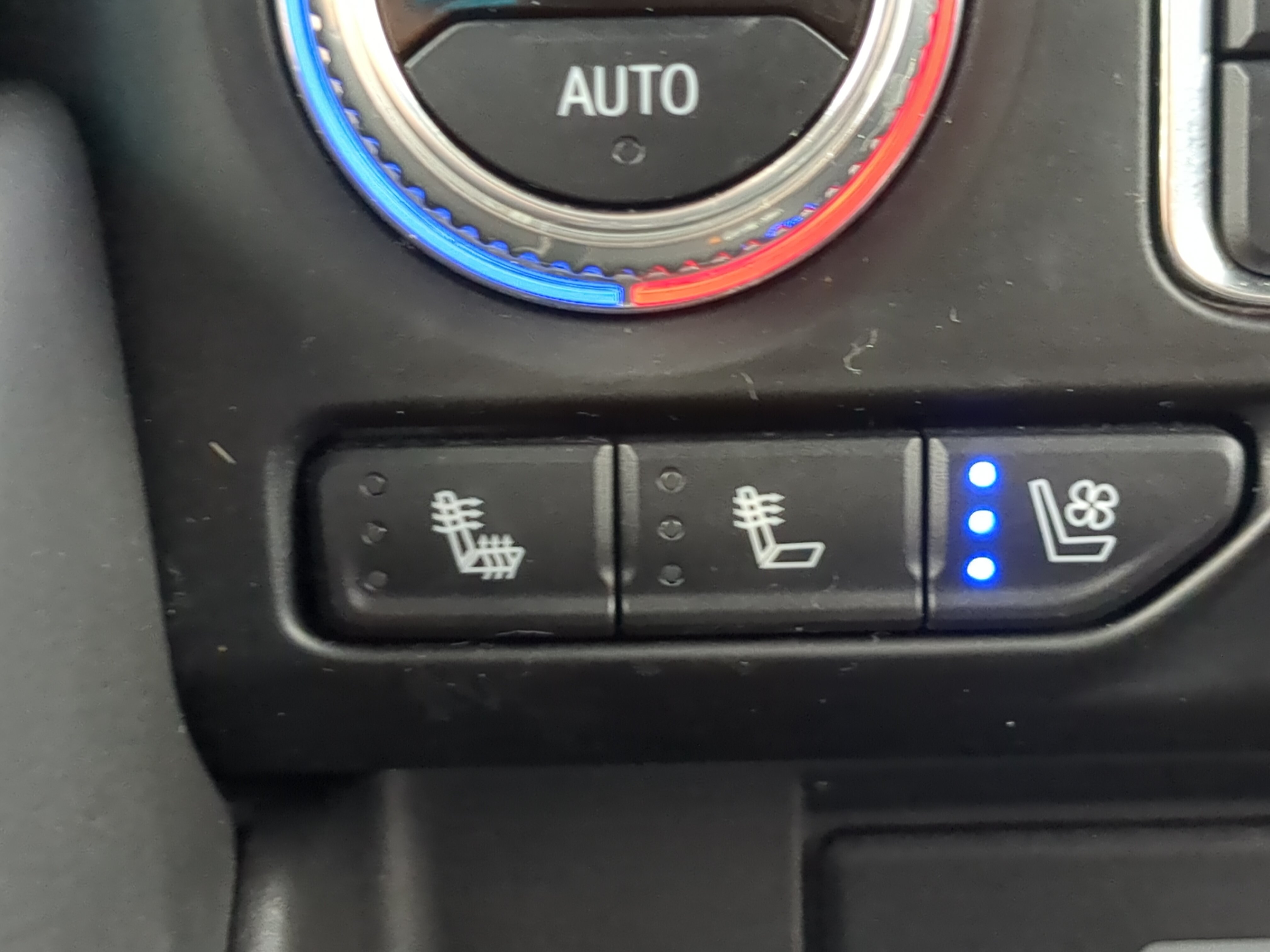 Used 2024 GMC Yukon XL AT4 w/ Technology Package AWD/4WD image 22
