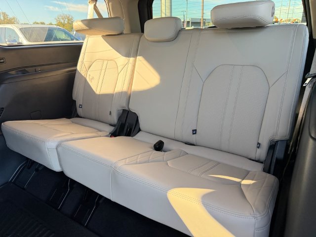 Certified 2024 Ford Expedition Max Platinum RWD image 11
