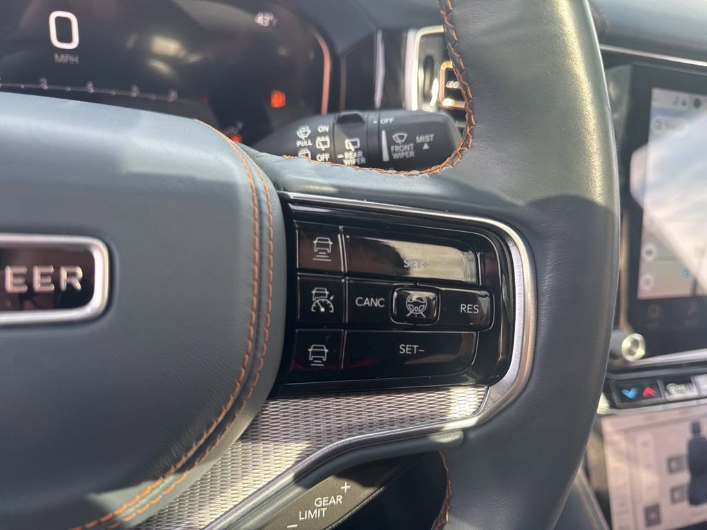 Used 2022 Jeep Grand Wagoneer Series III w/ Rear Seat Video Group 1 image 24