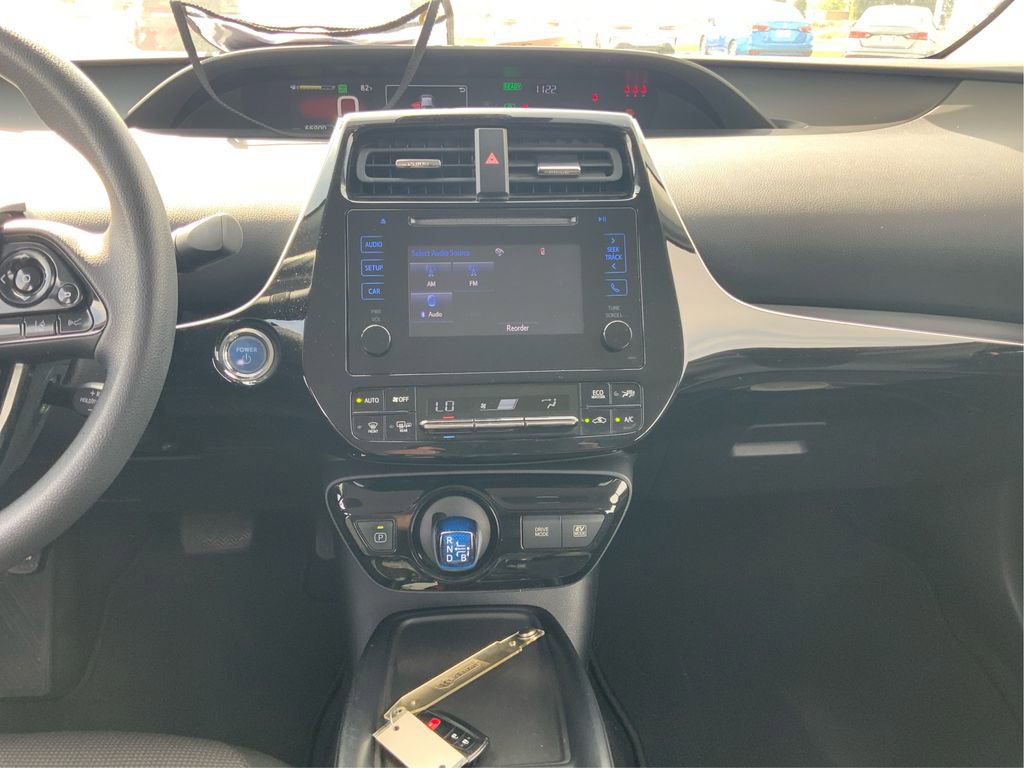 Used 2019 Toyota Prius L Eco w/ Carpet Mat Package image 28