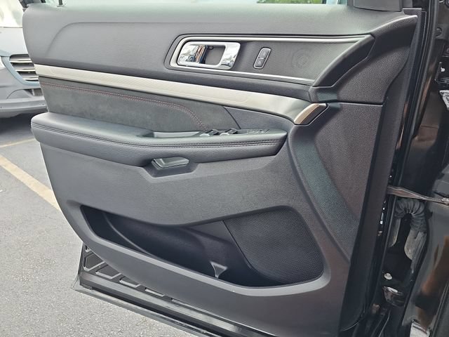 Certified 2019 Ford Explorer XLT w/ Equipment Group 202A FWD image 32