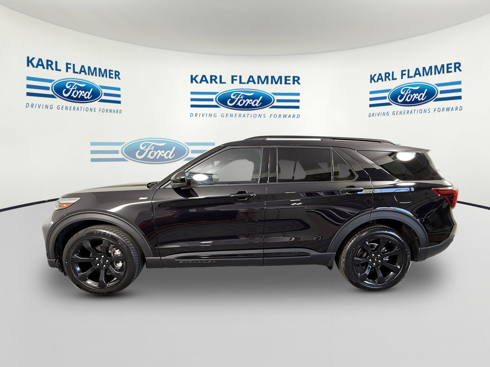 Certified 2023 Ford Explorer ST-Line w/ Class IV Trailer Tow Package RWD image 4