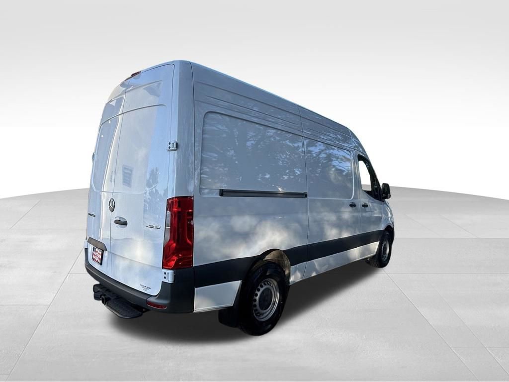 Used 2025 Mercedes-Benz Sprinter 2500 image 4