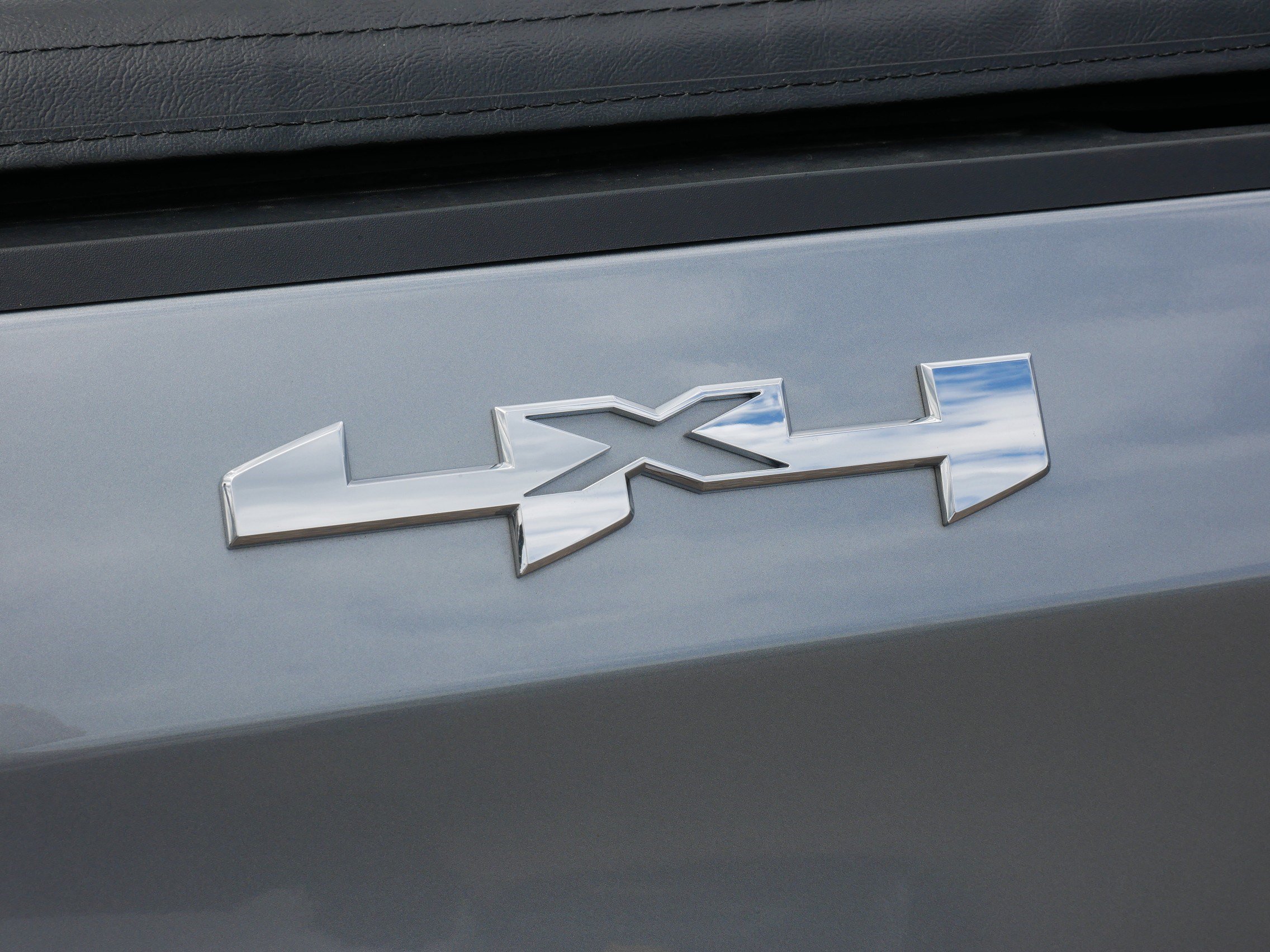 Used 2024 GMC Sierra 1500 SLT AWD/4WD image 18