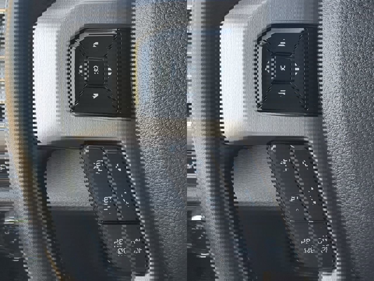 Certified 2020 Ford F450 Platinum w/ FX4 Off-Road Package image 24