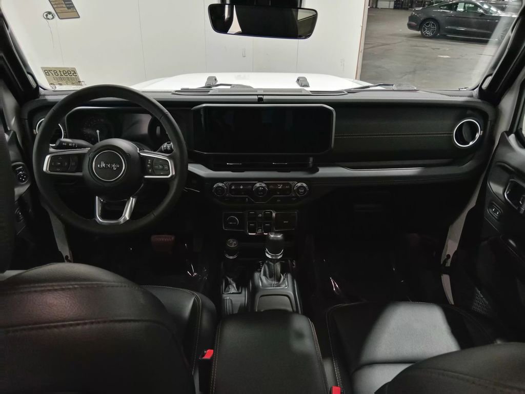 Used 2024 Jeep Wrangler Unlimited Sahara w/ Technology Group AWD/4WD image 14