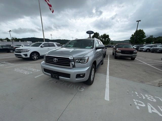 Used 2022 Toyota Sequoia SR5 AWD/4WD image 3