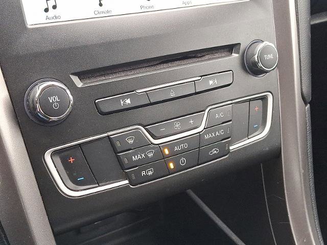 Certified 2017 Ford Fusion SE w/ Fusion SE Technology Package image 15