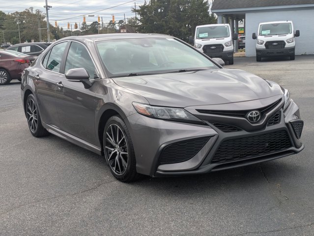Used 2024 Toyota Camry SE image 1