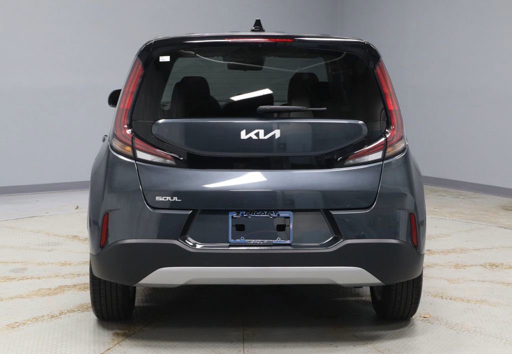 Used 2025 Kia Soul LX w/ LX Technology Package image 4