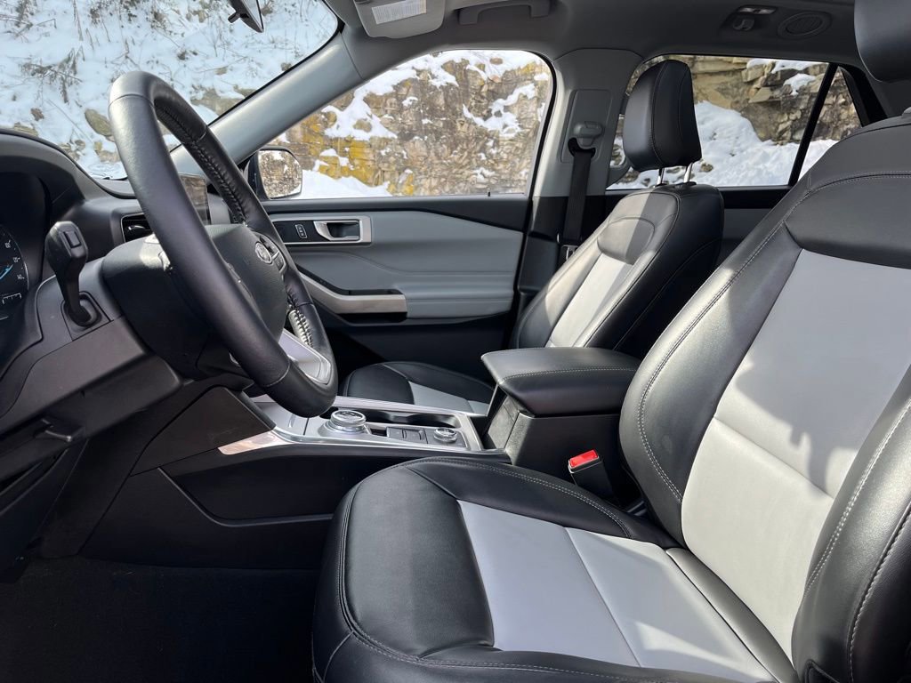 Certified 2022 Ford Explorer XLT w/ Equipment Group 202A image 19