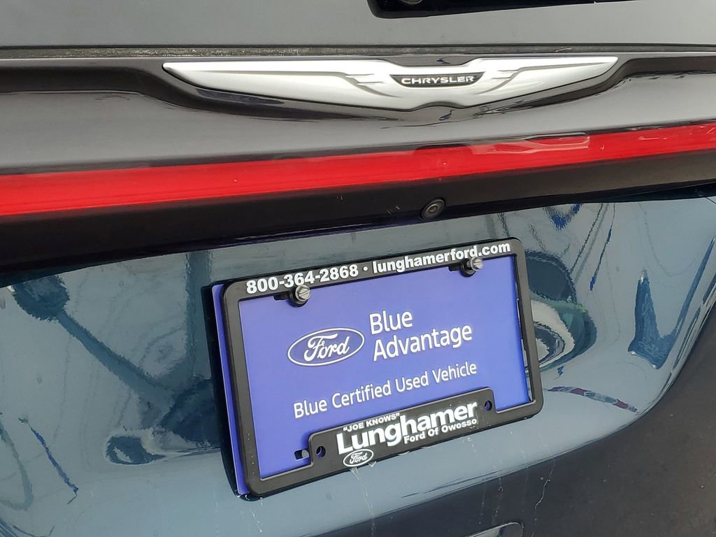 Used 2023 Chrysler Pacifica Touring-L image 35