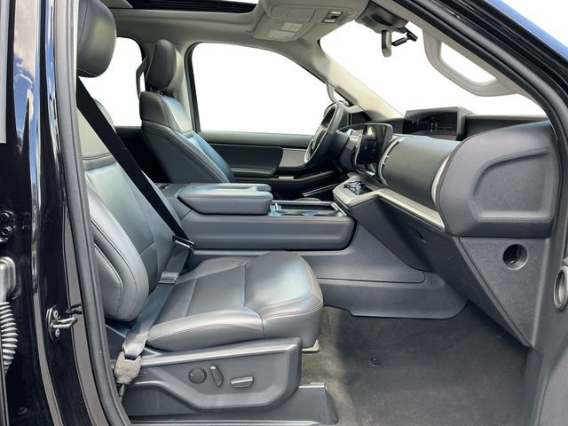Certified 2025 Ford Expedition Active AWD/4WD image 17
