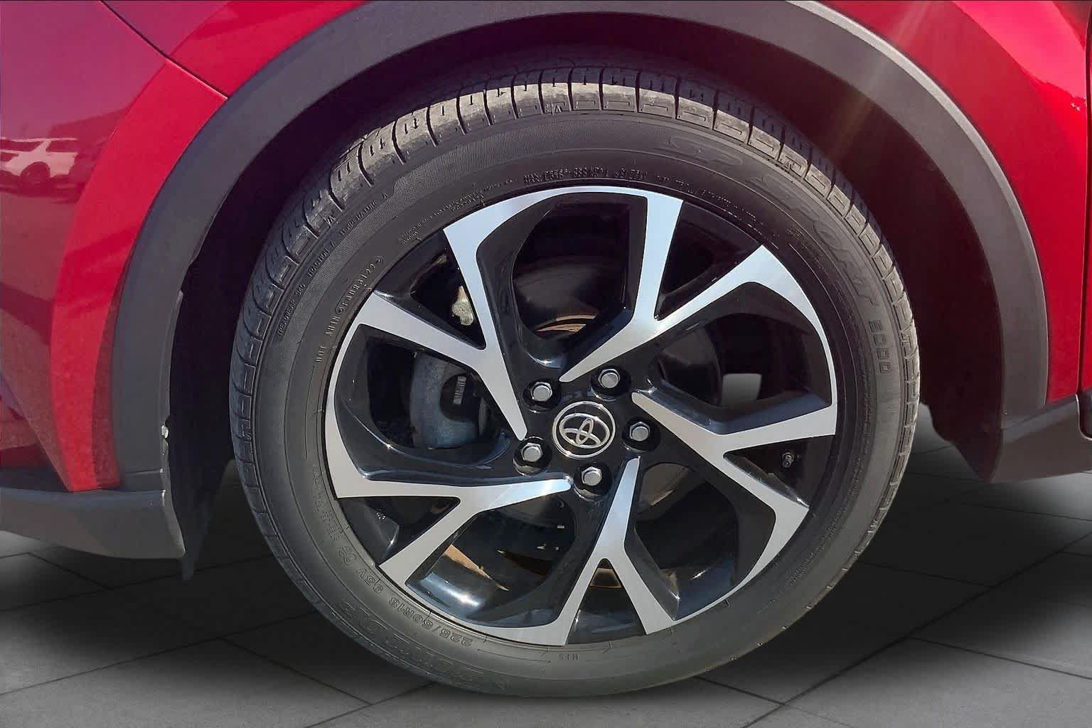 Used 2022 Toyota C-HR XLE FWD image 10