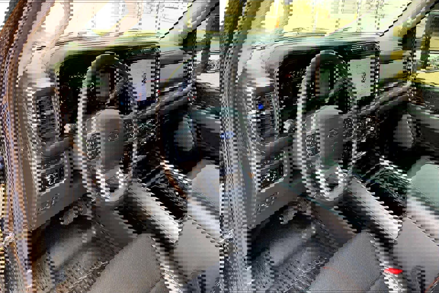 Certified 2024 Ford F250 Lariat w/ Sport Appearance Package image 17