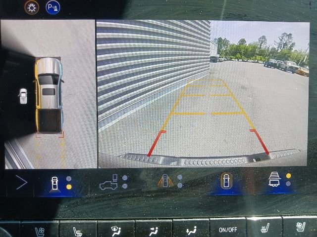 Used 2025 Chevrolet Colorado ZR2 w/ Technology Package AWD/4WD image 24