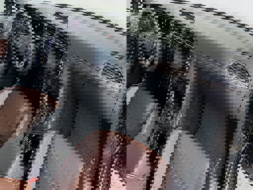 Used 2022 Volkswagen Tiguan SEL R-Line image 33