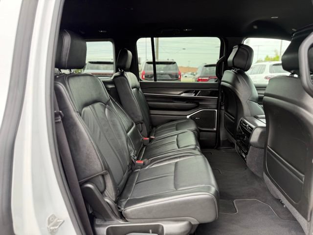Used 2023 Jeep Wagoneer Series II AWD/4WD image 14