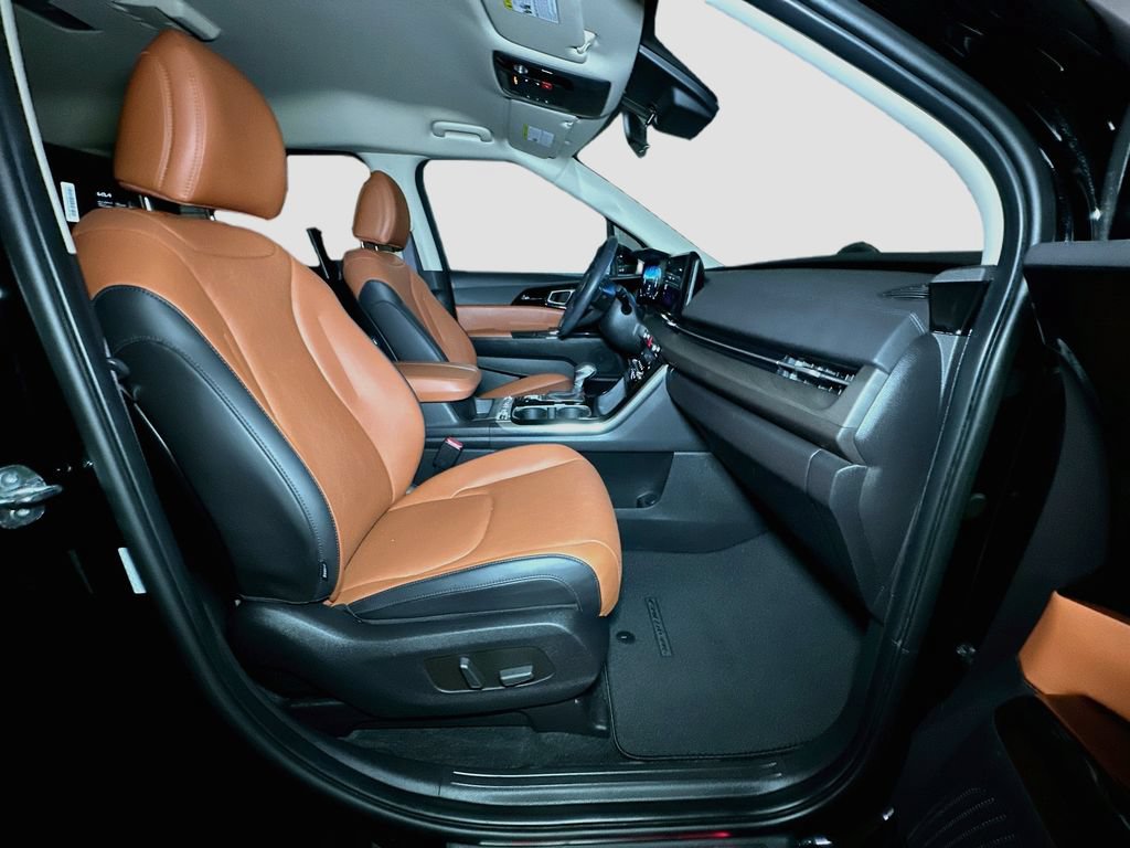 Used 2024 Kia Carnival SX FWD image 39