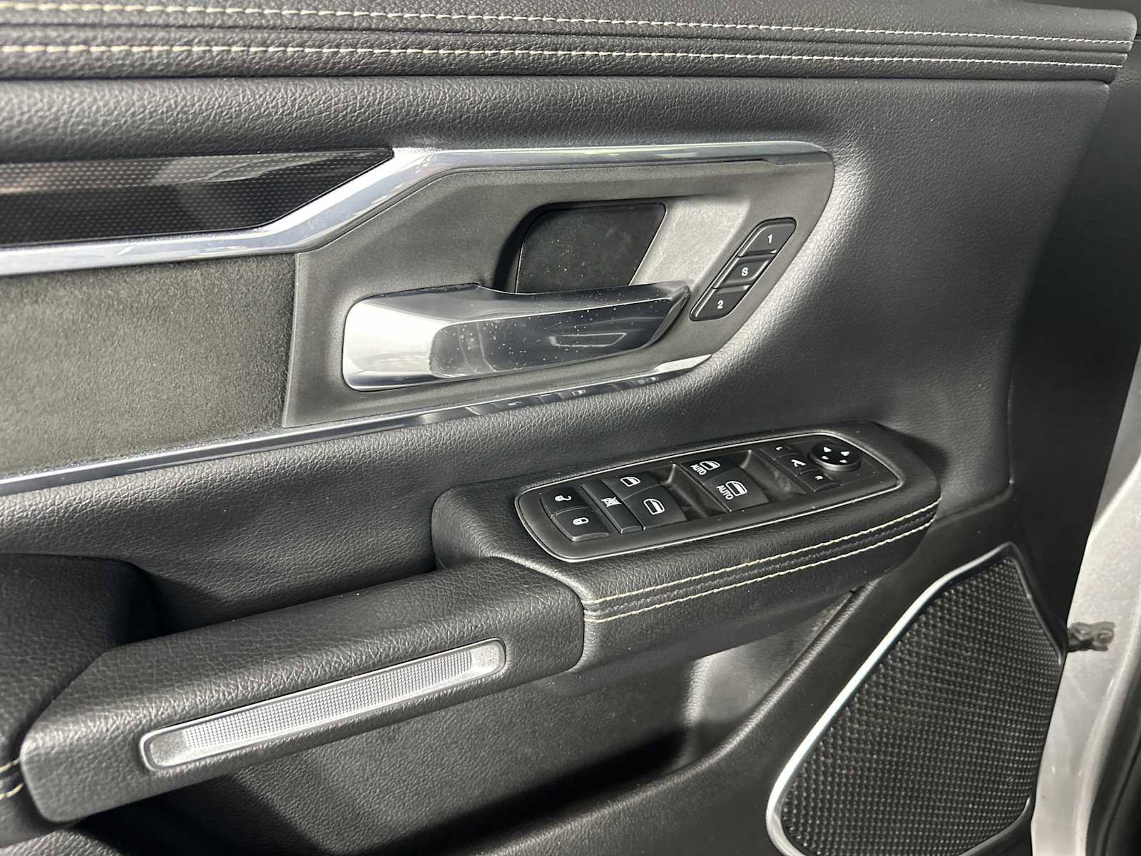 Used 2019 RAM 1500 Laramie w/ Sport Appearance Package image 10