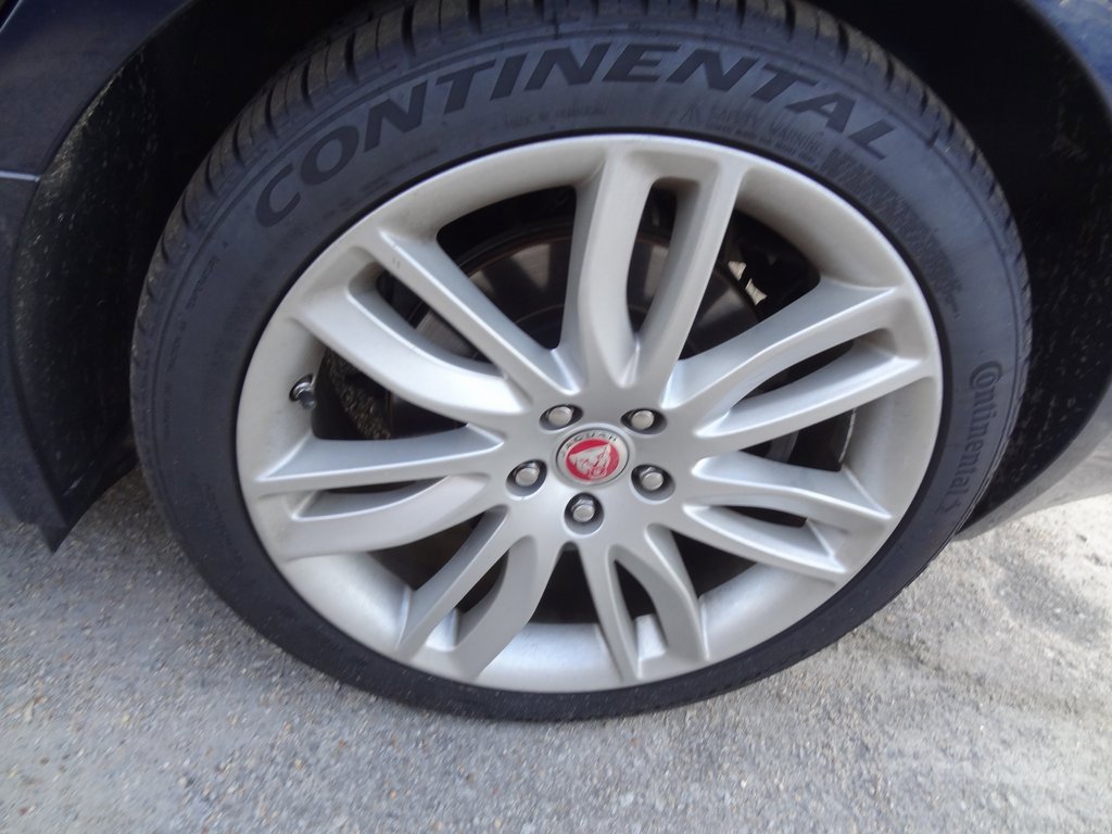 Used 2017 Jaguar XF Prestige image 17