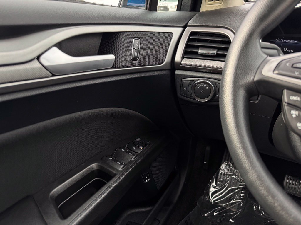 Certified 2020 Ford Fusion SE FWD image 35