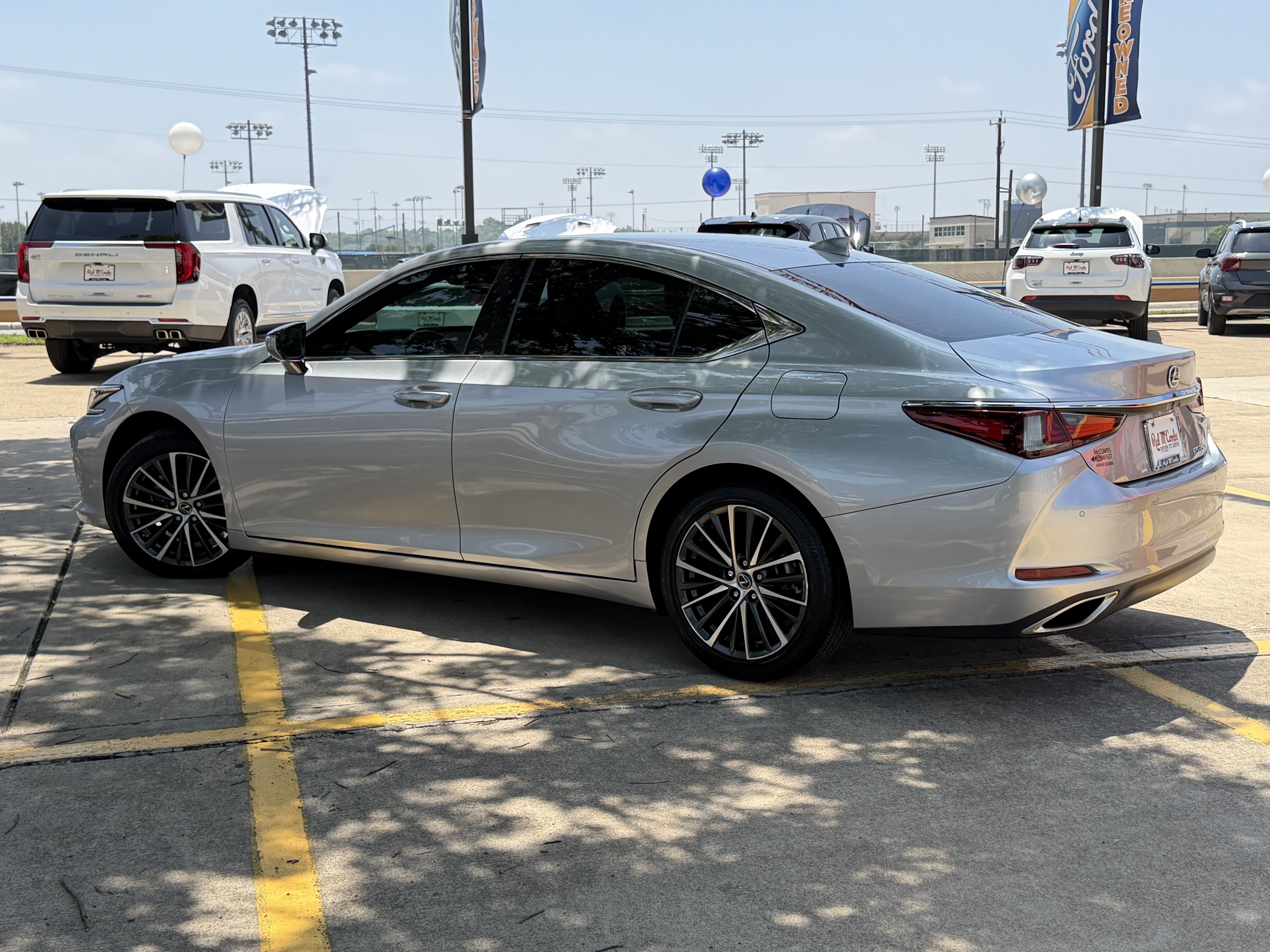 Used 2023 Lexus ES 350 w/ Premium Package FWD image 8