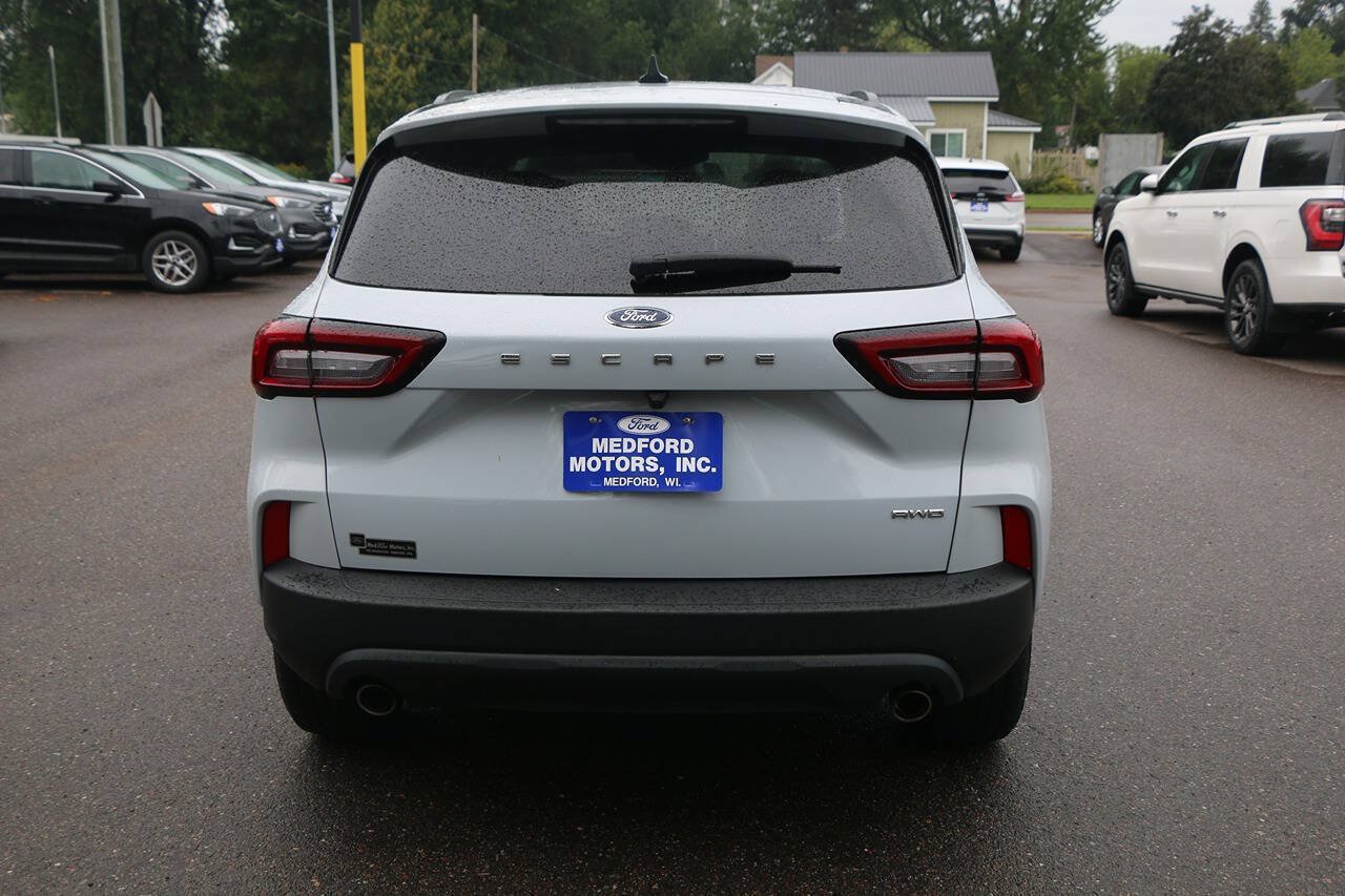 Certified 2025 Ford Escape ST-Line Select AWD/4WD image 4