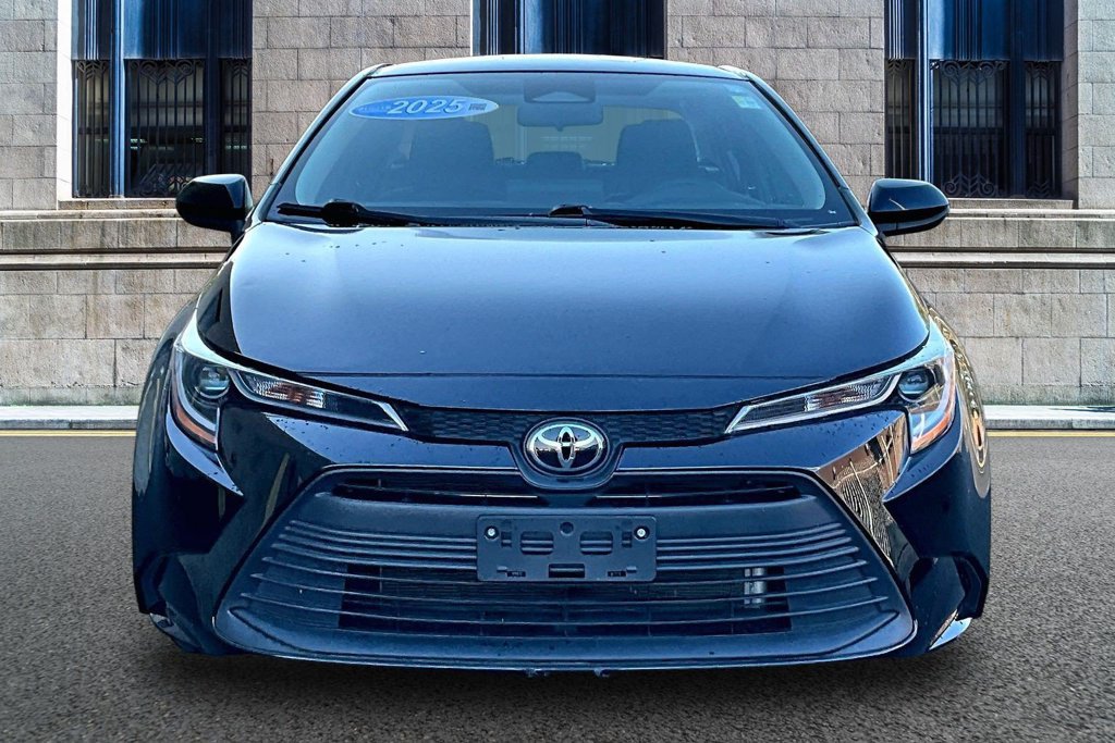 Used 2025 Toyota Corolla LE FWD image 3