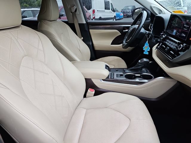Used 2021 Toyota Highlander Platinum FWD image 12