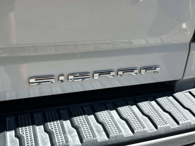 Used 2024 GMC Sierra 2500 Denali w/ Denali Reserve Package AWD/4WD image 13