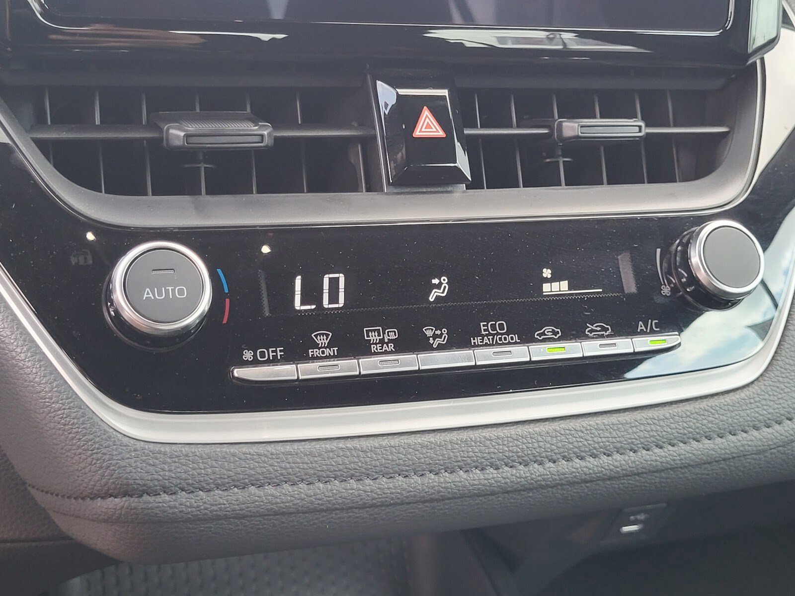 Used 2025 Toyota Corolla SE image 22