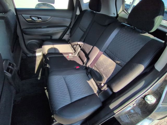 Used 2020 Nissan Rogue SV image 16