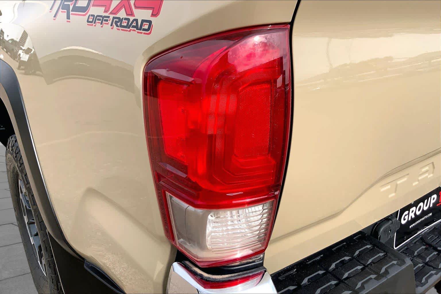 Used 2017 Toyota Tacoma TRD Off-Road w/ Tow Package AWD/4WD image 29