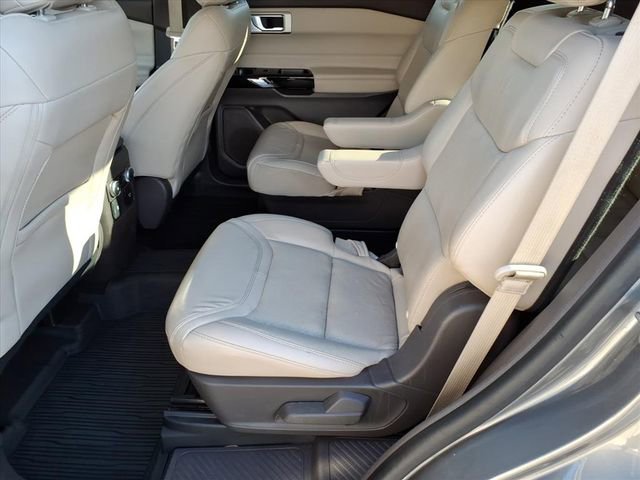 Certified 2022 Ford Explorer Platinum w/ Technology Package image 18