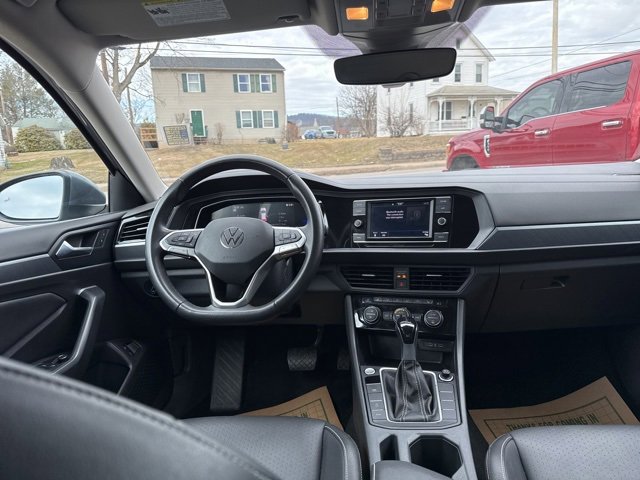 Used 2024 Volkswagen Jetta SE image 37