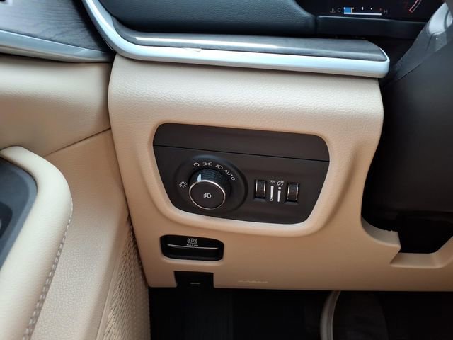 Used 2024 Jeep Grand Cherokee L Limited AWD/4WD image 24