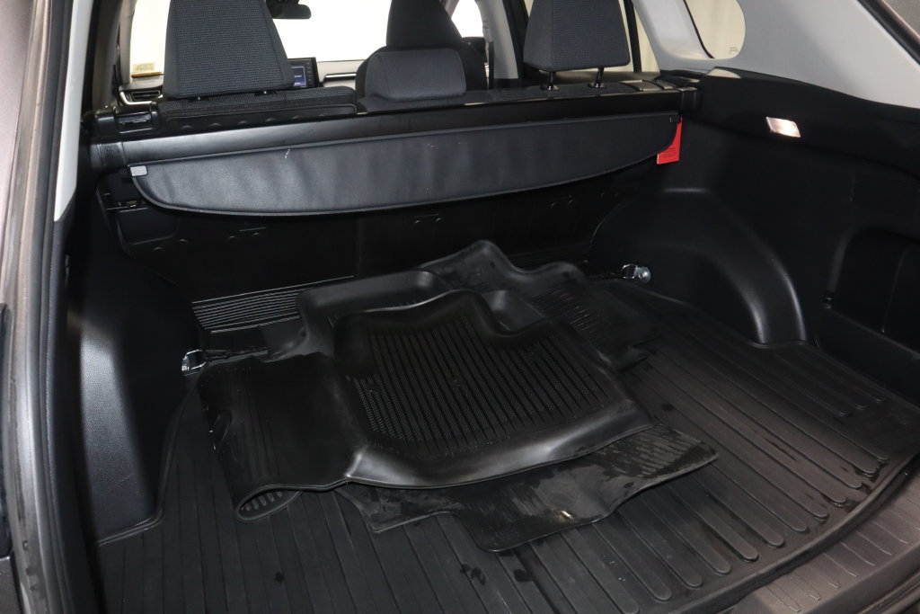 Used 2022 Toyota RAV4 LE AWD/4WD image 11