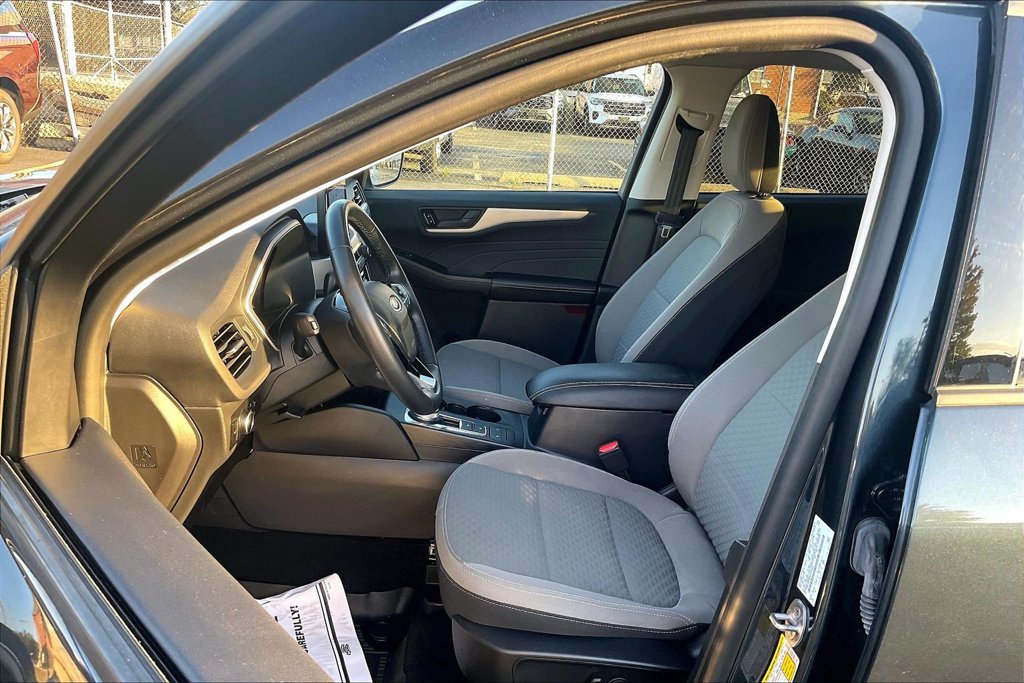 Certified 2022 Ford Escape SE w/ SE Sport Appearance Package AWD/4WD image 24
