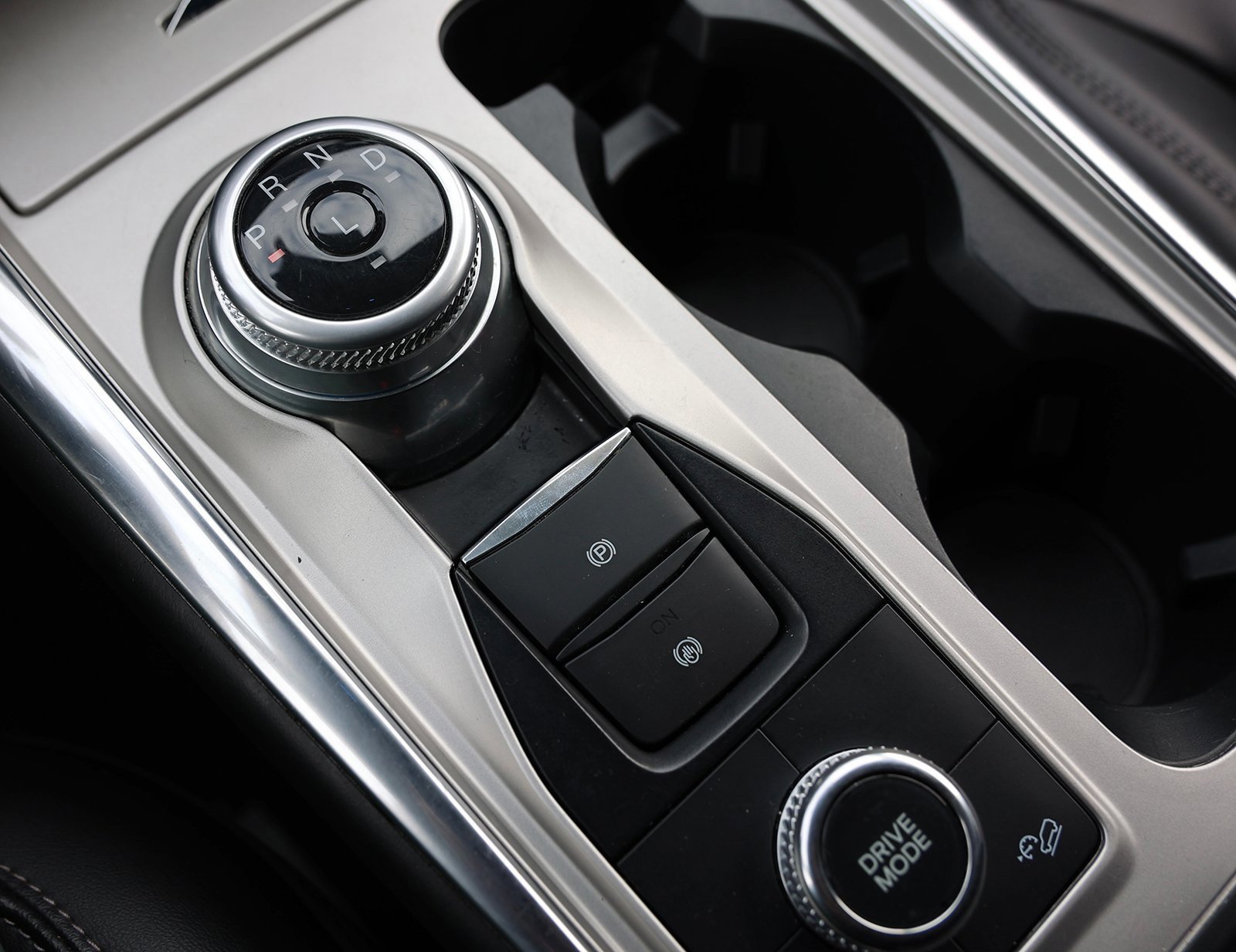 Certified 2022 Ford Explorer XLT w/ Equipment Group 202A image 33