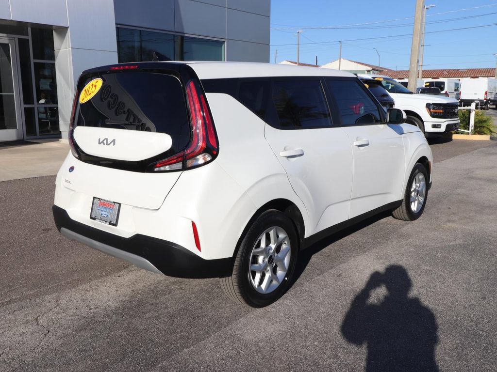 Used 2025 Kia Soul LX w/ LX Technology Package image 13