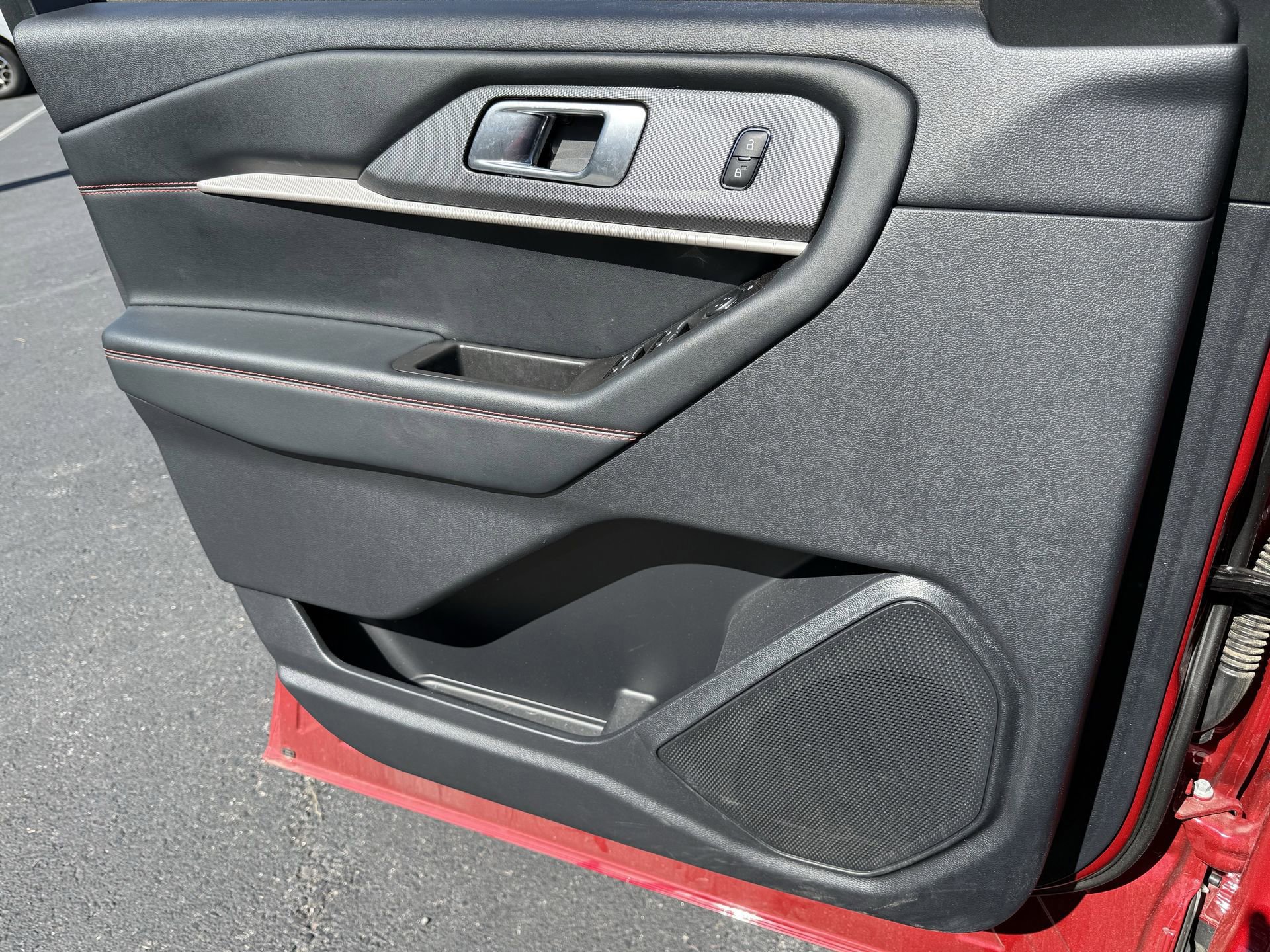 Certified 2025 Ford Explorer ST-Line AWD/4WD image 17