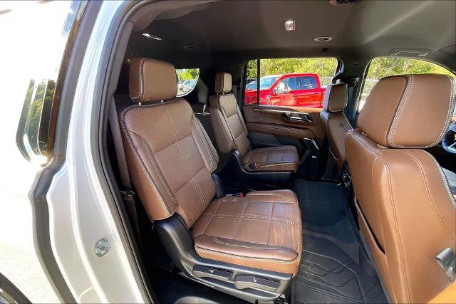 Used 2025 Chevrolet Suburban High Country RWD image 26