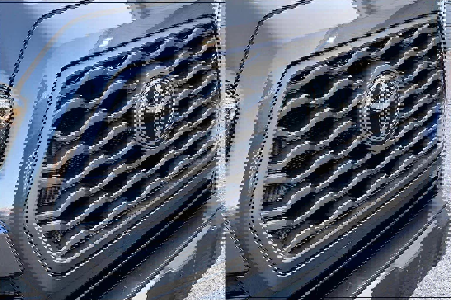 Used 2022 Toyota Tacoma TRD Sport w/ TRD Premium Sport Package image 32