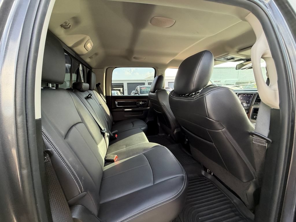 Used 2018 RAM 1500 Laramie w/ Convenience Group AWD/4WD image 18